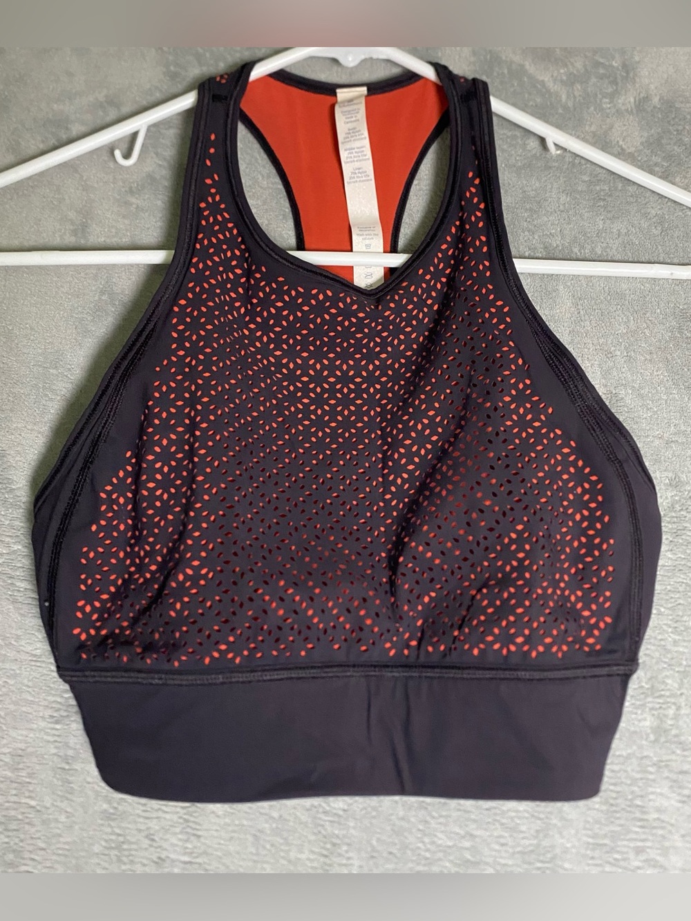 Lululemon High Neck Black Red Laser Cut Sports Bra size 6 outdoor Sporty